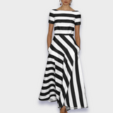 Handgenähtes langes gestreiftes Kleid