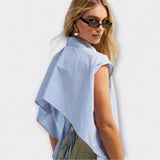 Leona - Hellblaues ärmelloses gestreiftes Top
