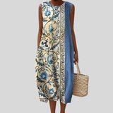 Blau-weisses Kleid mit Ornamentmuster