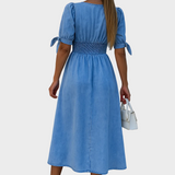 Nina – Glänzendes Jeanskleid