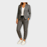 Nikol - Damenanzug mit Blazer und Jogginghose