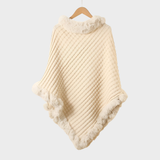 Milena – Elegantes Winter-Poncho mit Pelzbesatz