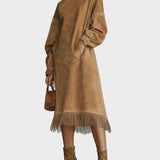Kleid aus Wildleder mit Rollkragen und Fransen
