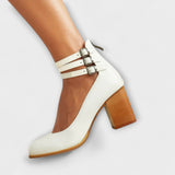 Annegret - Rote Pumps mit Riemen