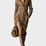 Zamszowa Midi-Kleid mit langen Ärmeln und Kragen