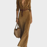 Samtmaxikleid mit einzelner Knopfleiste und Kragen