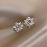 Elegante Goldfarbene mit exquisiten Opal-Blütenmotiven