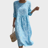 Joana - Hellblaues Maxikleid mit zarter Stickerei