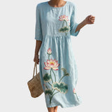 Raquel - Hellblaues Maxikleid mit Lotusmotiv