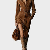 Zamszowa Midi-Kleid mit langen Ärmeln und Kragen